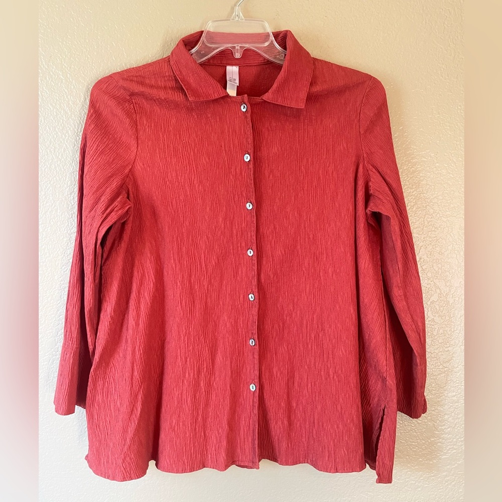Marla Wynne button down top, size L